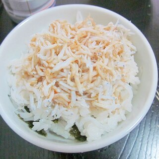 味付け海苔が隠し味！しらすたっぷり丼♪